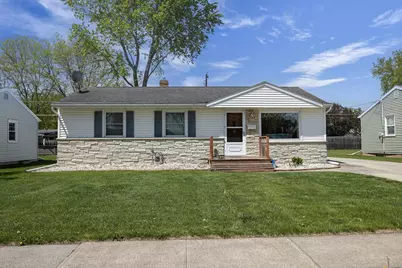802 Suburban Drive, De Pere, WI 54115 - Photo 1