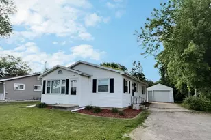 1743 Oshkosh Ave, Oshkosh, WI 54902 - Photo 1