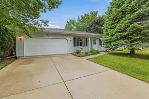 836 Meadowbrook Ln, Fond du Lac, WI 54935 - Photo 1