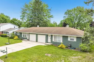 1715 Edgehill Dr, Green Bay, WI 54304 - Photo 1