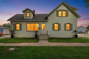 907 Elmore St, Green Bay, WI 54303 - Photo 1