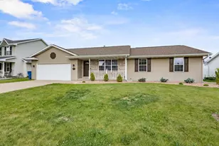 1085 Grassymeadow Ln, Menasha, WI 54952 - Photo 1