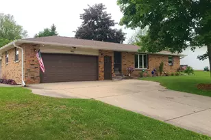 1023 Rockwell Rd, Green Bay, WI 54313 - Photo 1