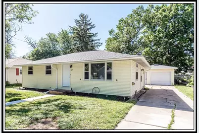 527 E Wilson Avenue, Appleton, WI 54915 - Photo 1