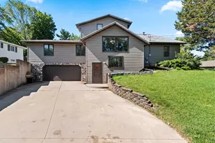 2100 Hillside Ln, Green Bay, WI 54302 - Photo 1