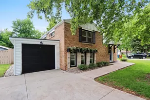 735 Carver Ln, Menasha, WI 54952 - Photo 1
