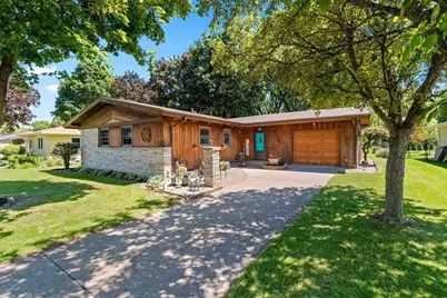 169 W 25th Avenue, Oshkosh, WI 54902 - Photo 1