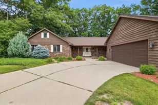 343 E Le Capitaine Cir, Green Bay, WI 54302 - Photo 1