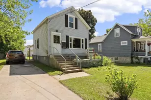 805 13th Ave, Menominee, MI 49858 - Photo 1