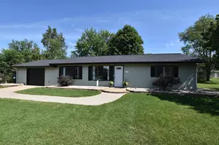 426 E Green Meadow Dr, Wautoma, WI 54982 - Photo 1