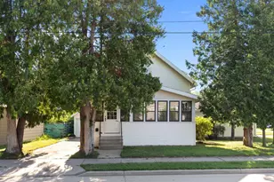 906 Grand St, Oshkosh, WI 54901 - Photo 1