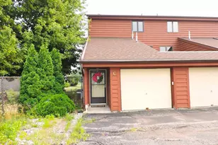 2206 Meadowbrook Ct, Oshkosh, WI 54904 - Photo 1