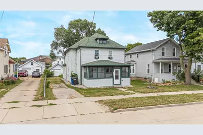 246 W 12th Avenue, Oshkosh, WI 54902 - Photo 1