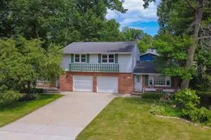 1439 Springdale Ln, Green Bay, WI 54304 - Photo 1
