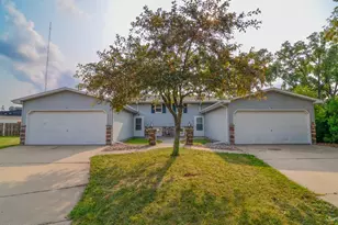 1666 Victoria Ct, Green Bay, WI 54302 - Photo 1