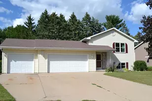40 Rolling Green Cir, Oshkosh, WI 54904 - Photo 1
