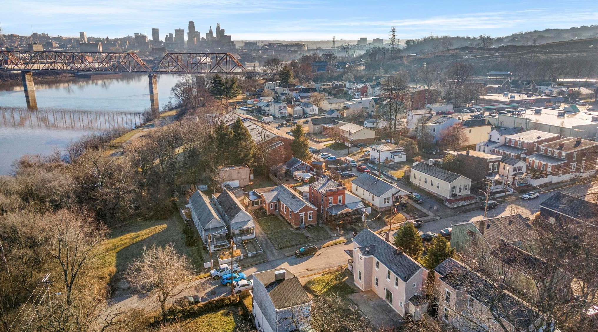 8 Carneal St, Covington, KY 41016-1568
