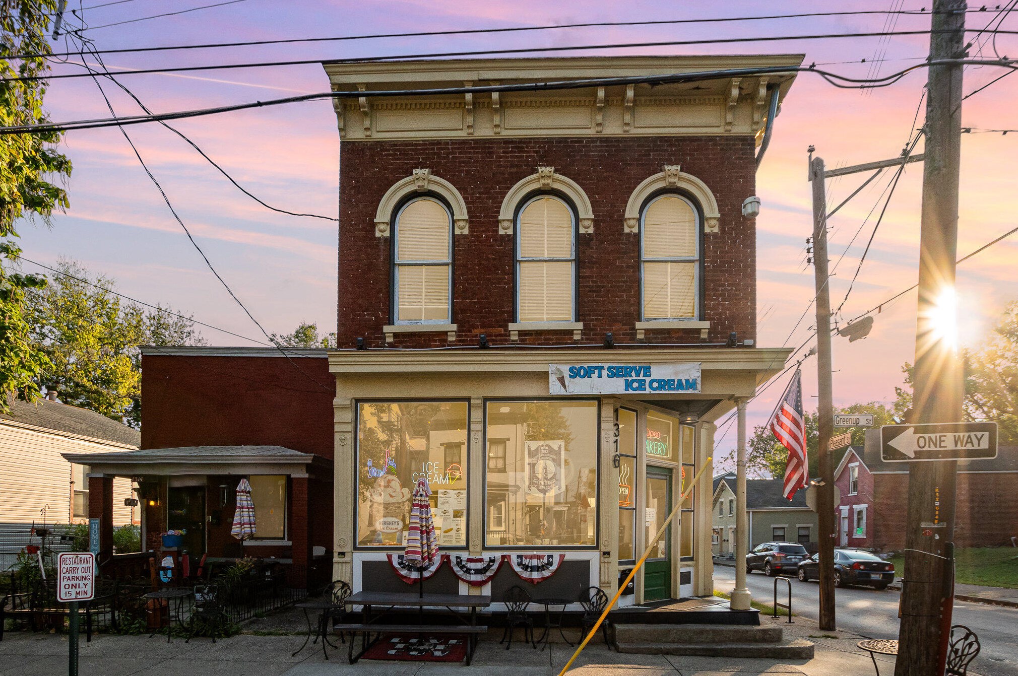 1316 Greenup St, Covington, KY 41011-3414
