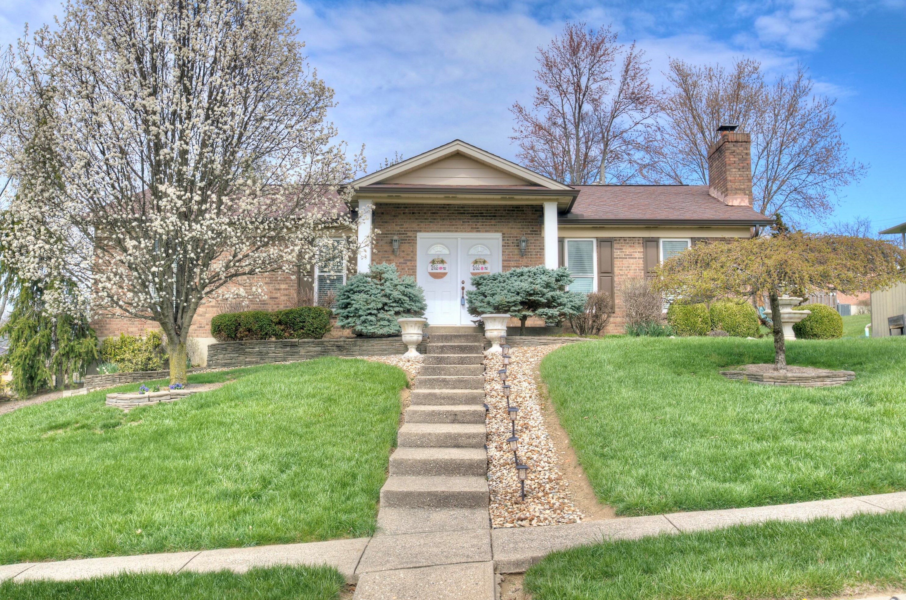 549 Village Dr, Covington, KY 41017-3236