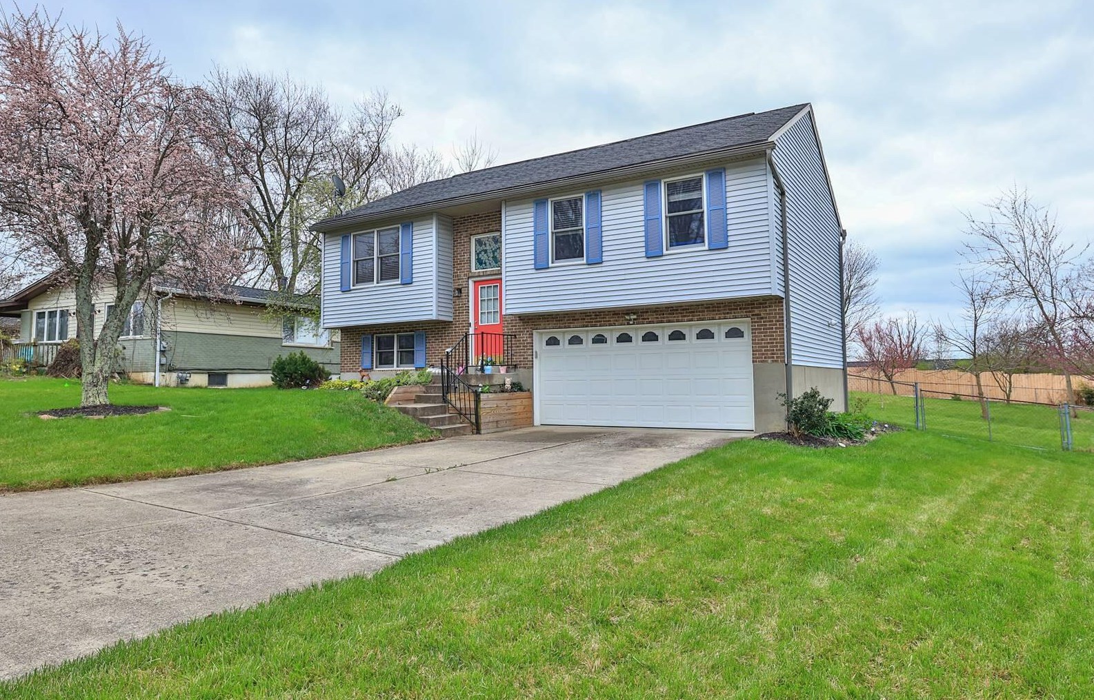 14 Kelley Dr, Florence, KY 41042
