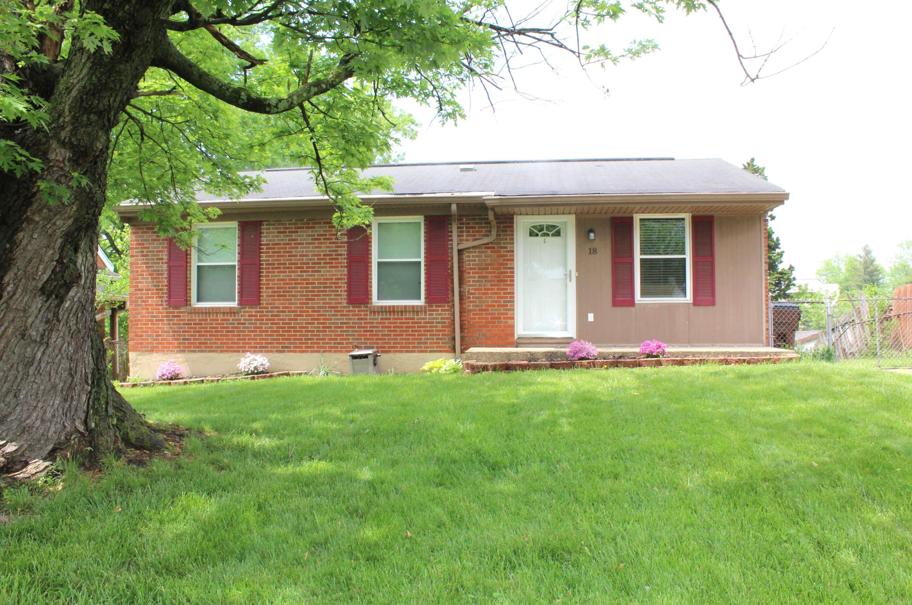 18 Miriam Dr, Florence, KY 41042-1809