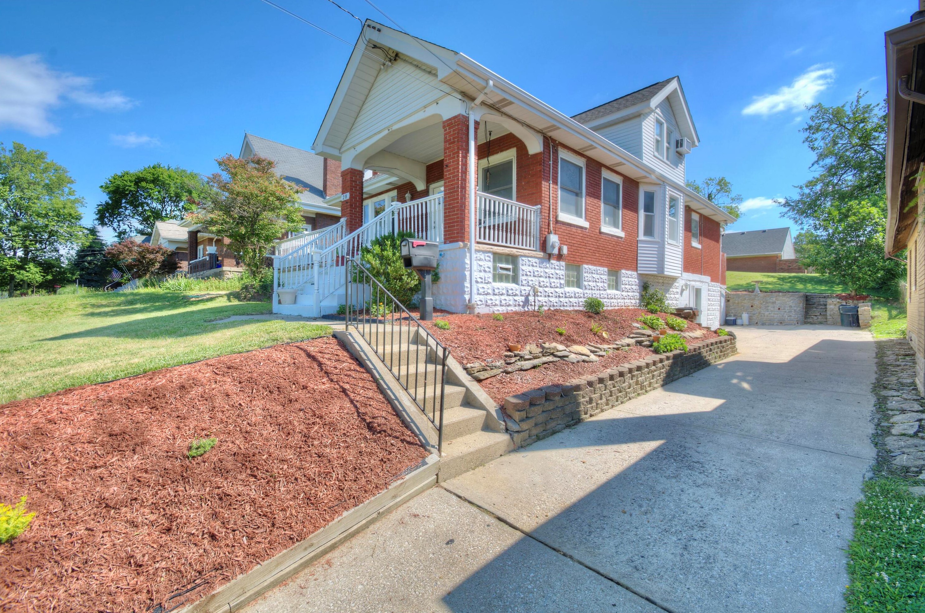 28 Grand Ave, Newport, KY 41075-1719