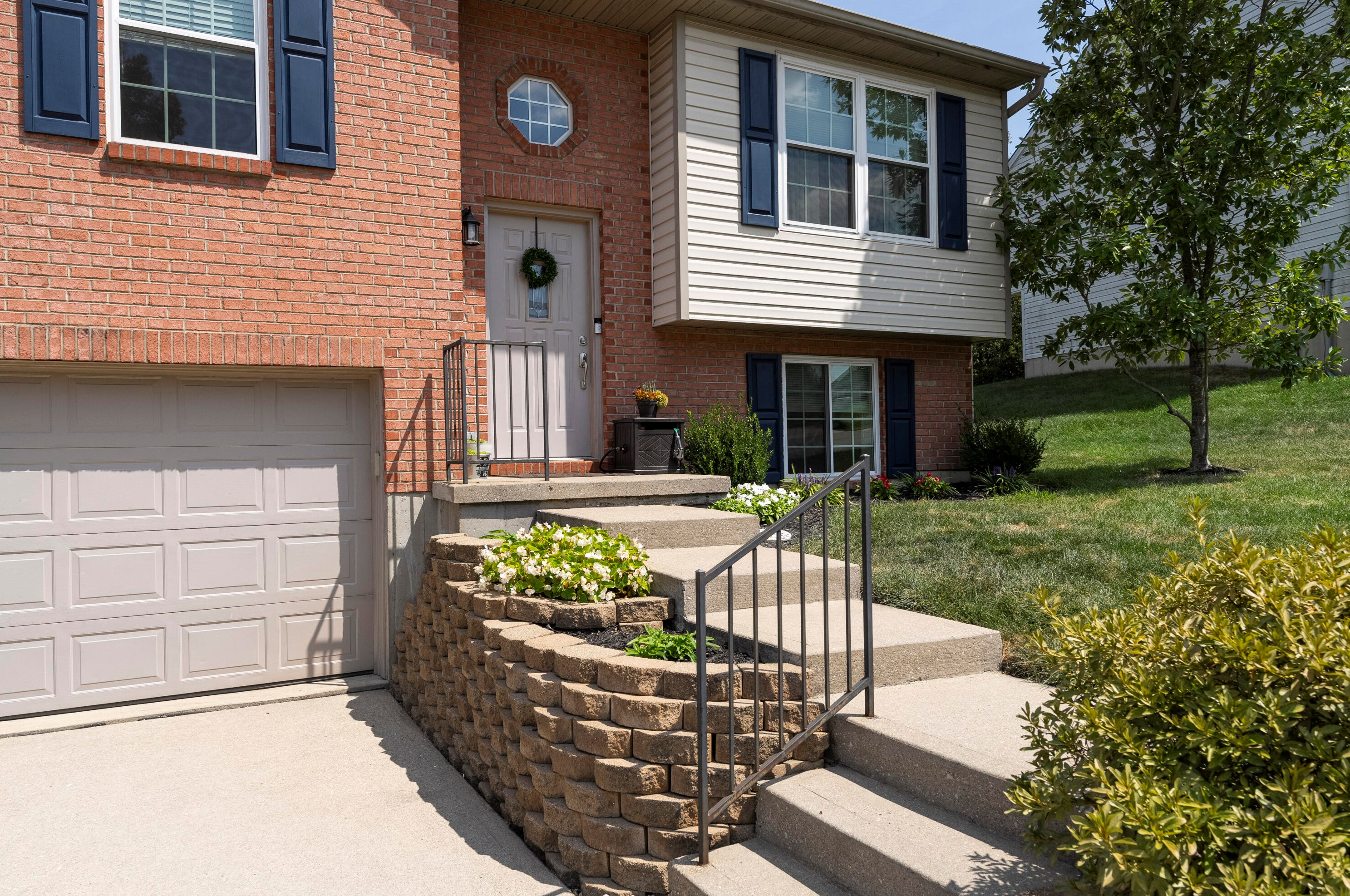 2076 Gribble Dr, Covington, KY 41017-9754