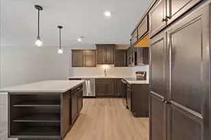 750 Crescent Lndg, Walton, KY 41094 - Photo 2