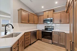 758 Crescent Lndg, Walton, KY 41094 - Photo 4