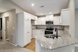 554 Foxhill Dr, Crescent Springs, KY 41017 - Photo 4