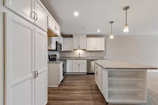 520 Foxhill Dr, Crescent Springs, KY 41017 - Photo 2