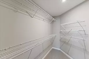 560 Foxhill Dr, Crescent Springs, KY 41017 - Photo 14