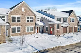 556 Foxhill Dr, Crescent Springs, KY 41017 - Photo 1