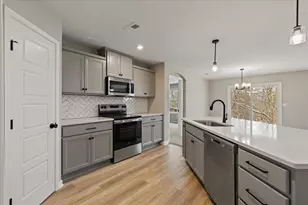 510 Foxhill Dr, Crescent Springs, KY 41017 - Photo 4