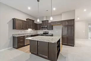 566 Foxhill Dr, Crescent Springs, KY 41017 - Photo 2