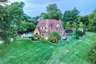 12 Rossmoyne Dr, Crestview Hills, KY 41017 - Photo 1