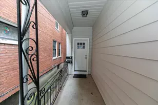 2009 Greenup St, Covington, KY 41014 - Photo 2