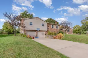 817 Wesley Dr, Villa Hills, KY 41017 - Photo 1