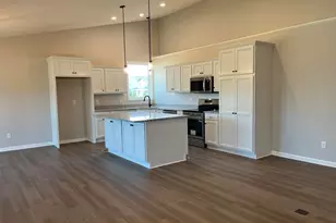 1522 Autumn Rdg Dr, Hebron, KY 41048 - Photo 4