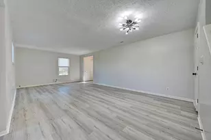 1602 Greens Edge Dr, Florence, KY 41042 - Photo 8