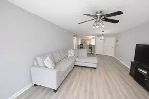 1612 Ashley Ct, Florence, KY 41042 - Photo 2