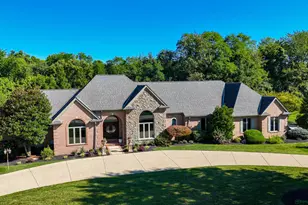 913 Rosewood Dr, Villa Hills, KY 41017 - Photo 2