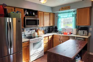 21 Cardinal Dr, Florence, KY 41042 - Photo 2