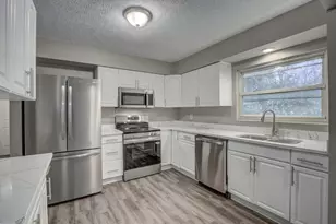 3903 Hunters Green Dr, Florence, KY 41042 - Photo 6