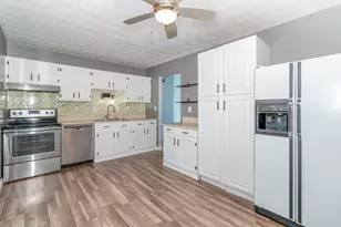 6806 Hillock Ct, Florence, KY 41042 - Photo 2