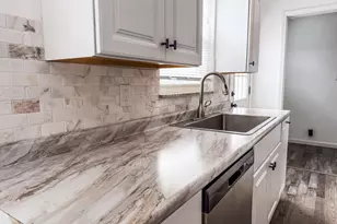 61 Vivian Dr, Florence, KY 41042 - Photo 2