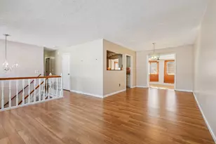 230 Merravay Dr, Florence, KY 41042 - Photo 2