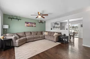 163 Raintree Rd, Florence, KY 41042 - Photo 2