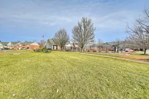 190 Langshire Ct, Florence, KY 41042 - Photo 6