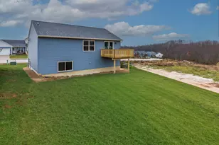 123 Churchill Dr, Williamstown, KY 41097 - Photo 2